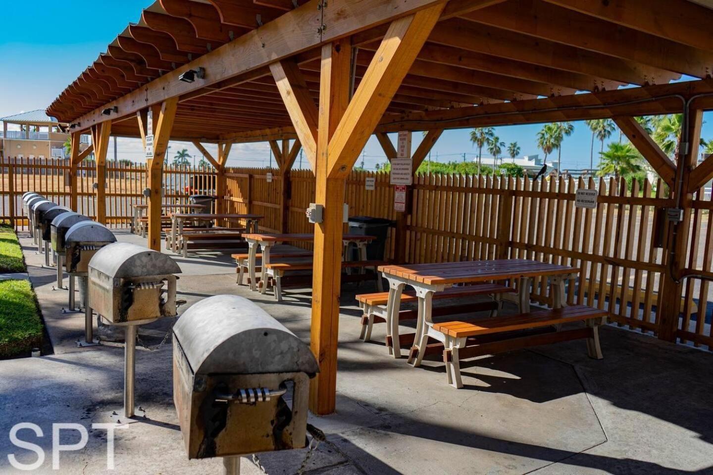 Beach Access Condo With Pool, Hot Tub Area & Bbq - Gulfview I - Unit 213 사우스 파드레 아일랜드 외부 사진